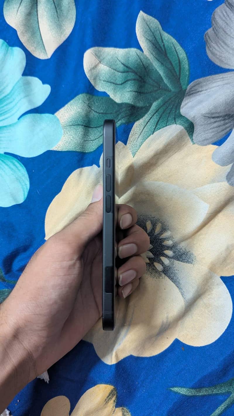 Apple iPhone 15 5