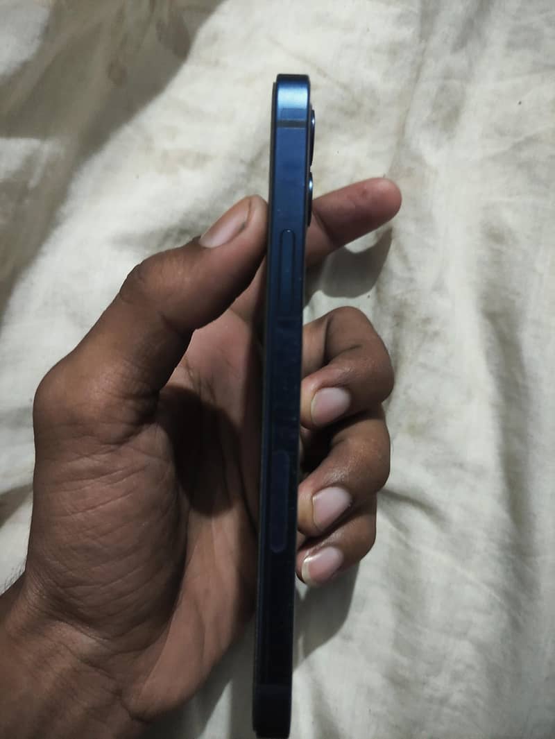Apple iPhone 12 2