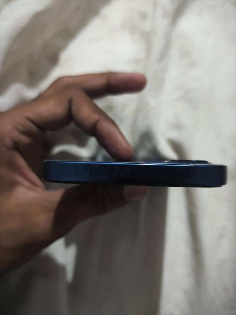 Apple iPhone 12 6