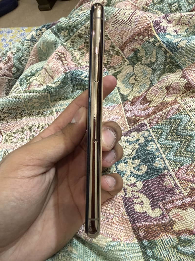 Apple iPhone 11 Pro 2