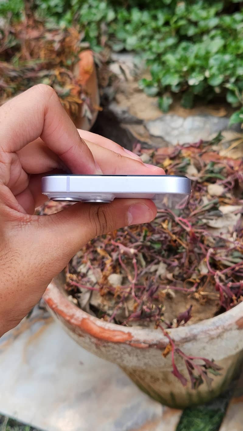 Apple iPhone 14 3