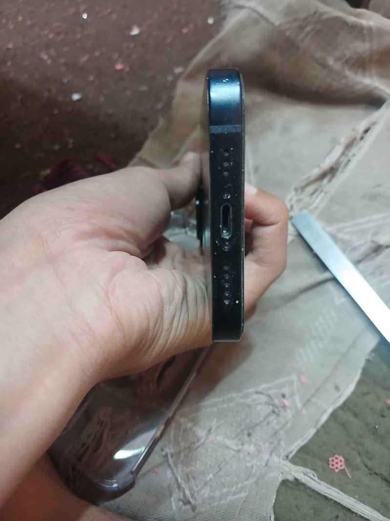 Apple iPhone 14 4