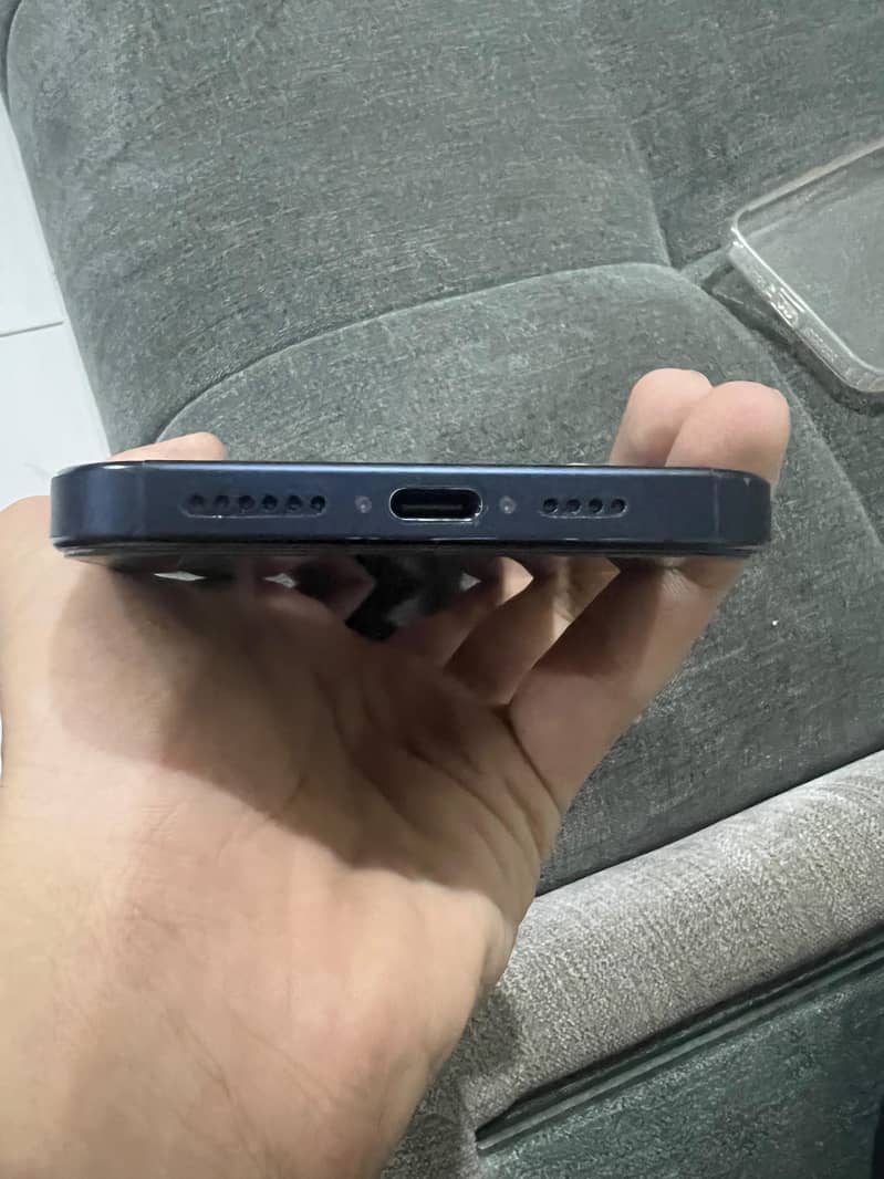 Apple iPhone 15 Pro Max 2