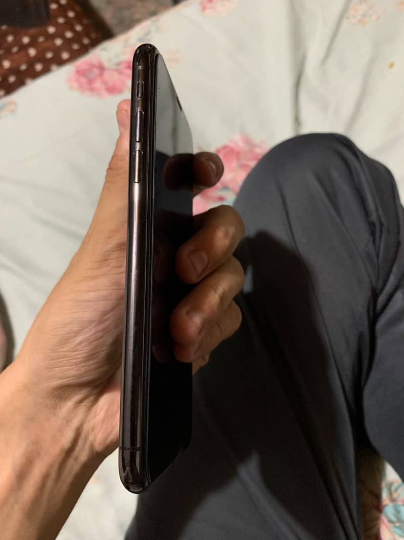 Apple iPhone X 3