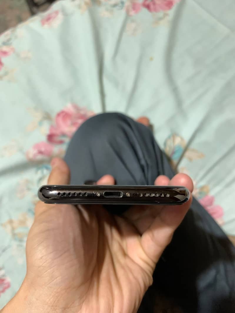 Apple iPhone X 6