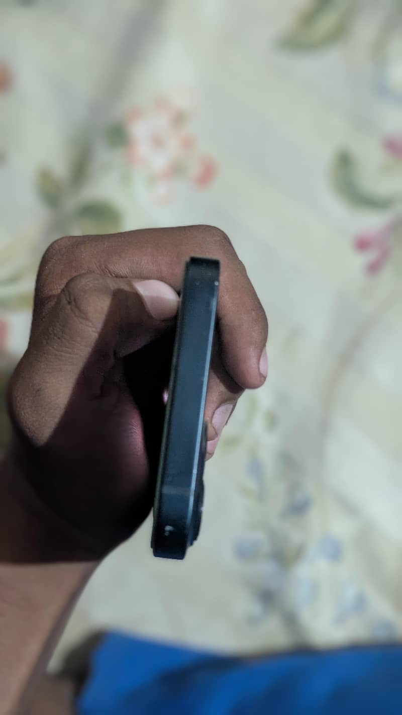Apple iPhone 13 3