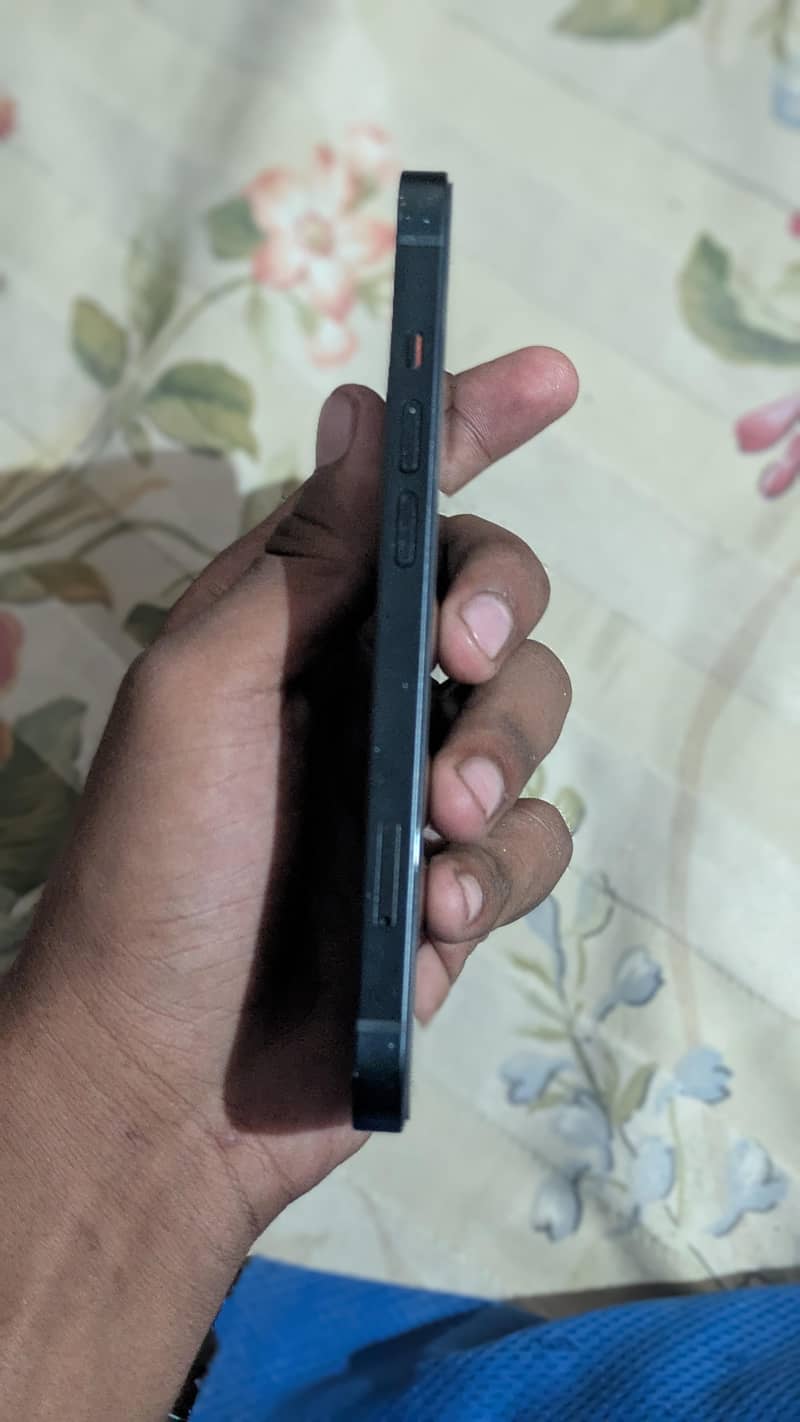 Apple iPhone 13 5