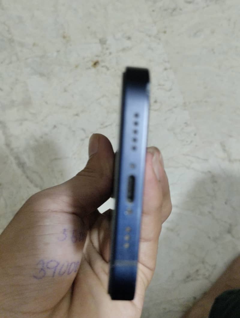 Apple iPhone 12 1