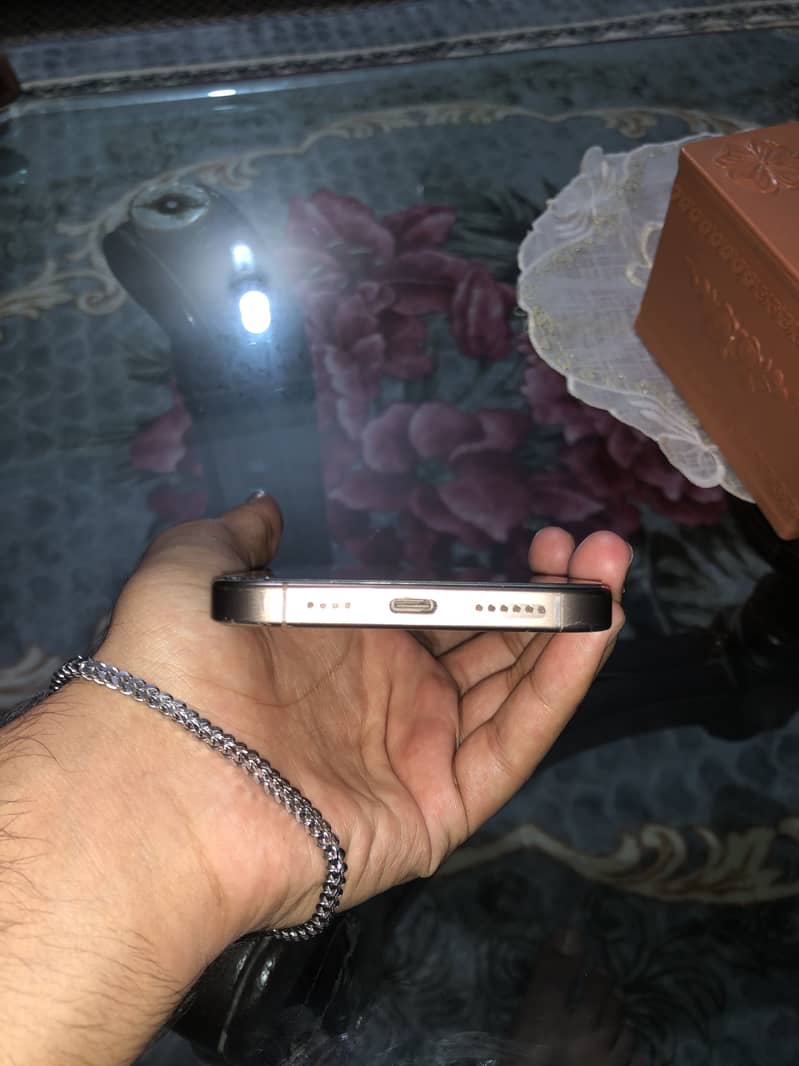 Apple iPhone 16 Pro Max 3