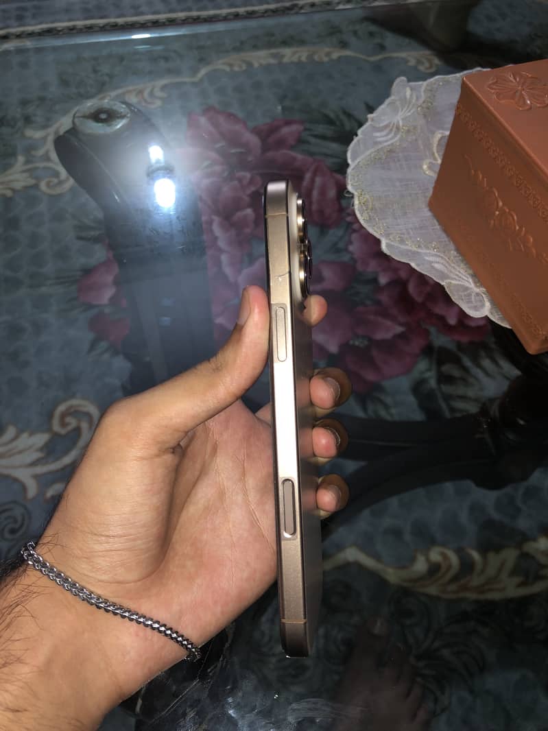 Apple iPhone 16 Pro Max 5