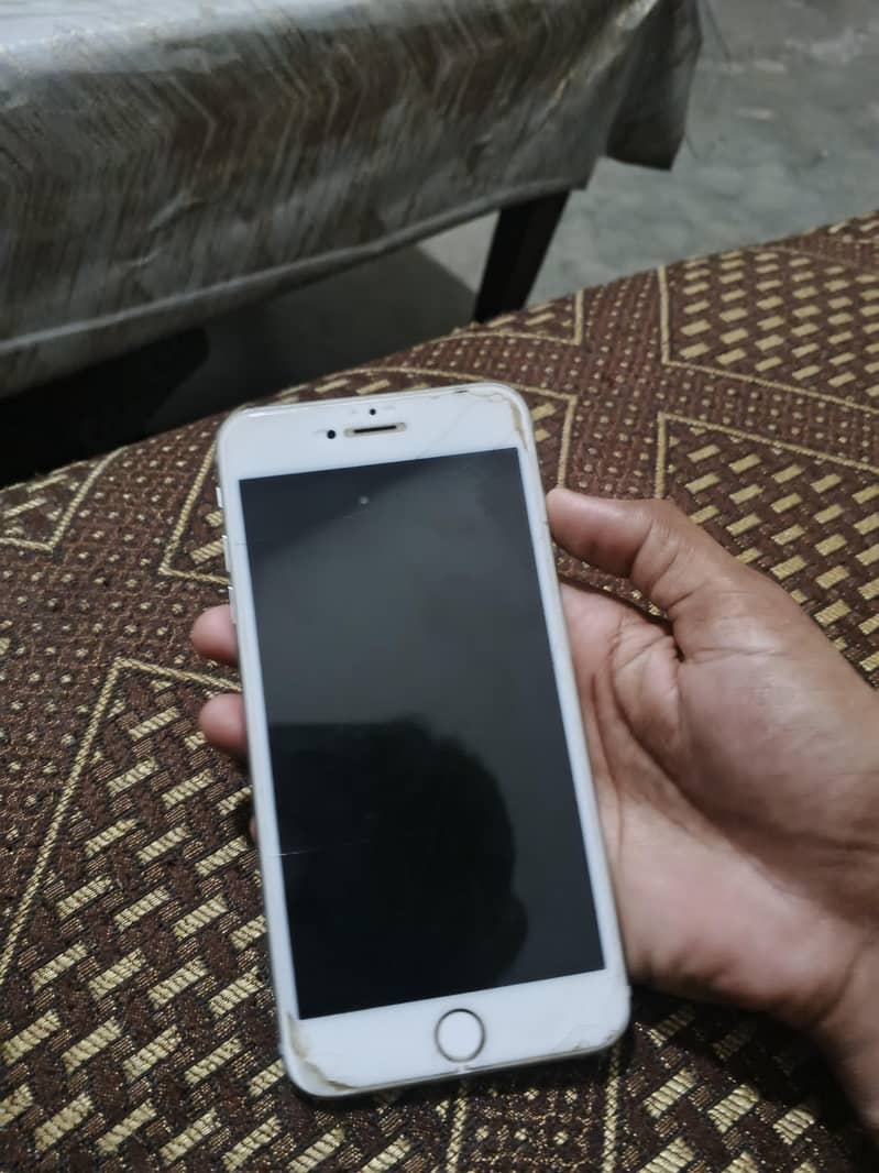 Apple iPhone 6S Plus 4