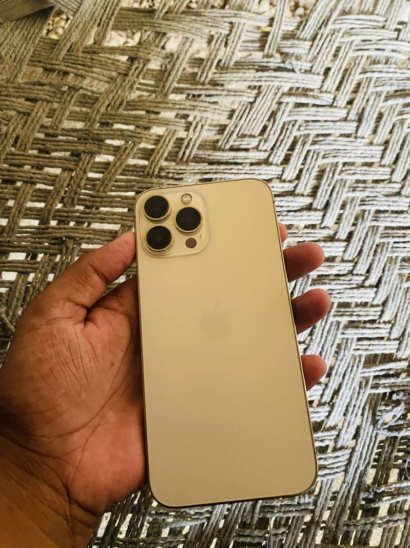Apple iPhone 13 Pro Max 4