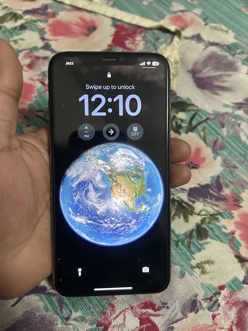 Apple iPhone XS Max 4