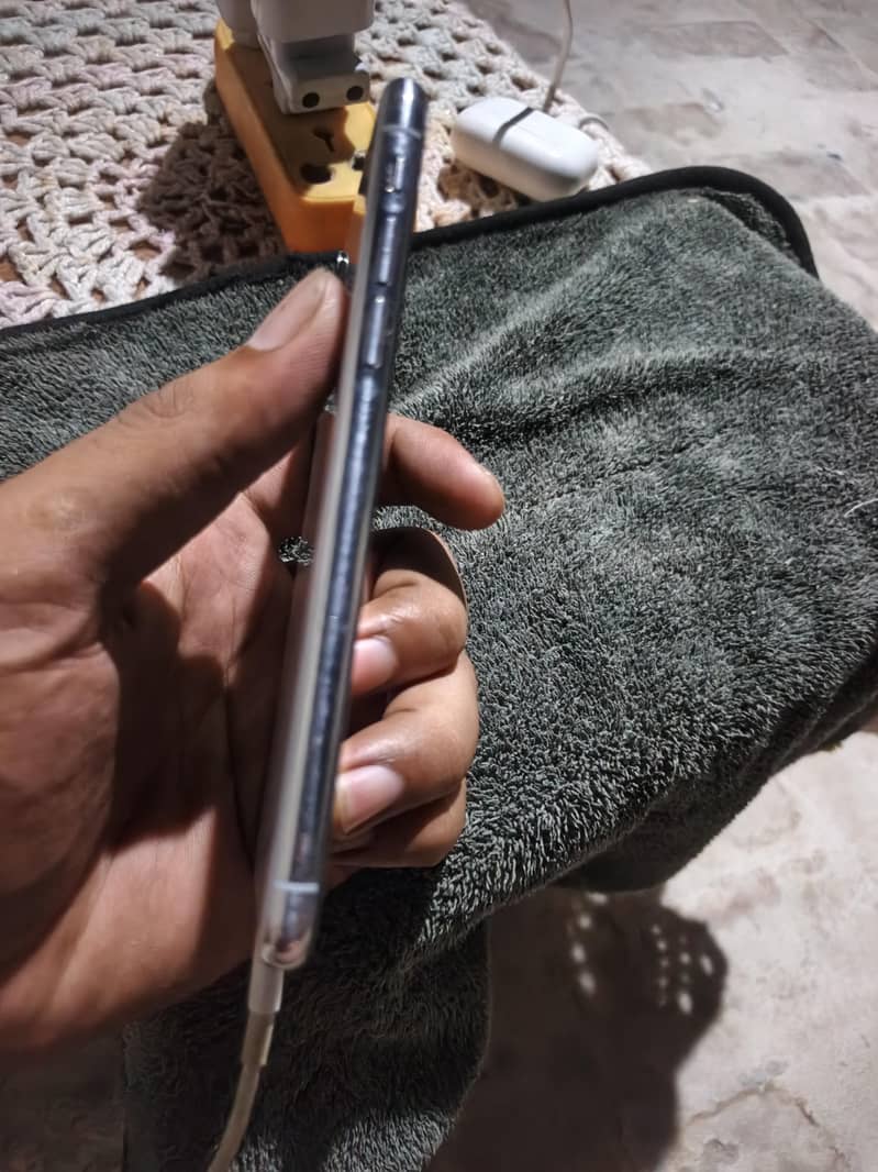 Apple iPhone X 5
