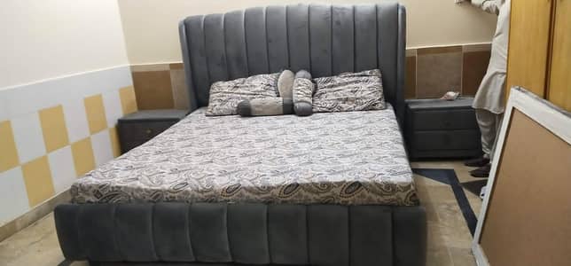 Poshish Bed with side tables and mirror