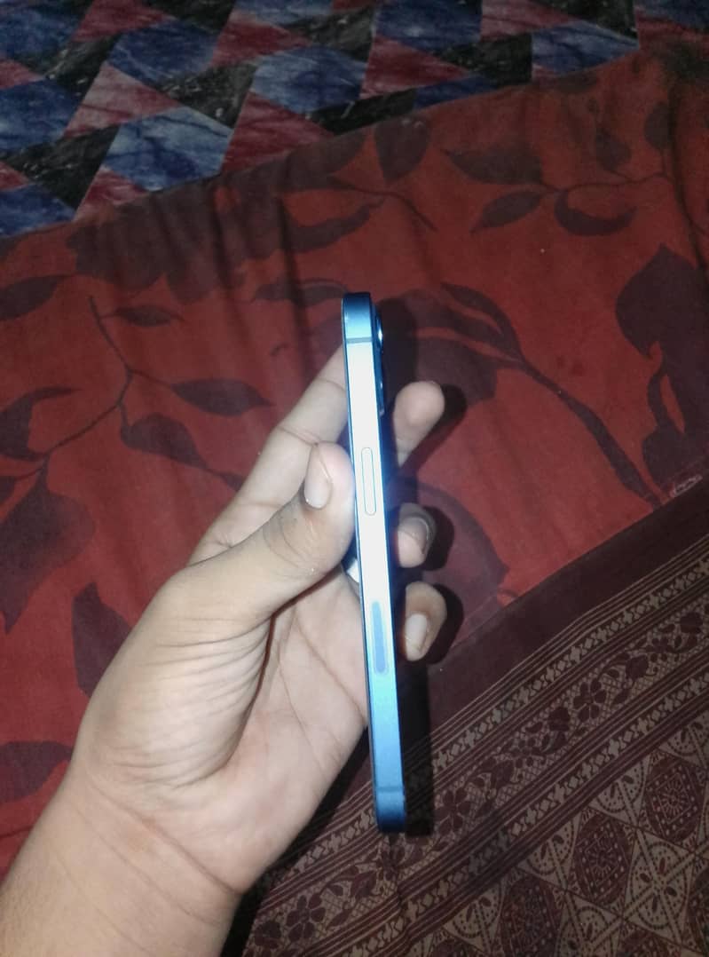 Apple iPhone 13 2