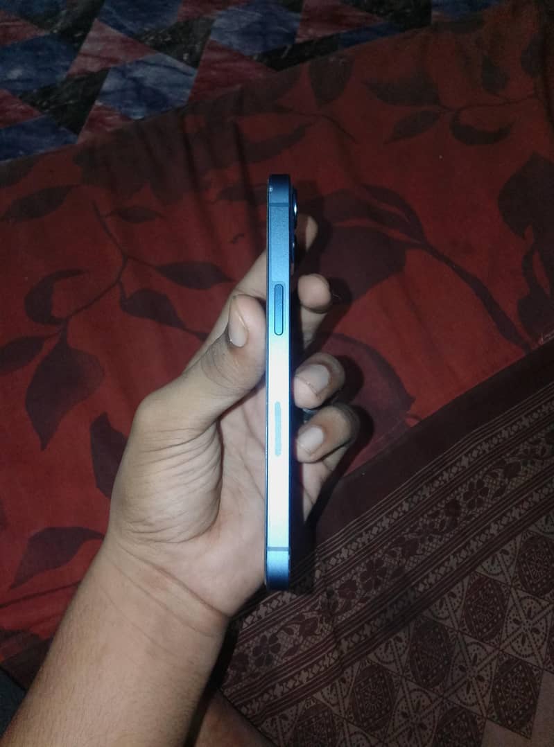 Apple iPhone 13 3