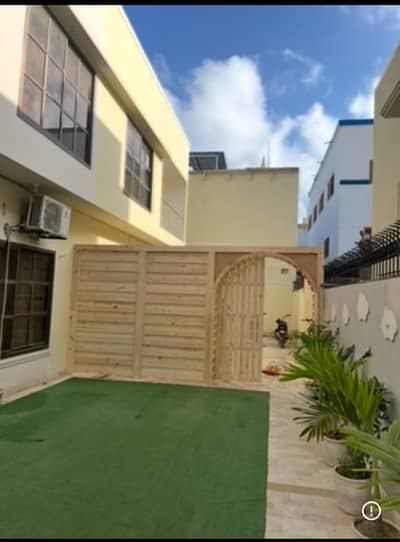 Banglow For Rent Clifton Block 4,Prime location Near to Costa coffee for Commercial Used