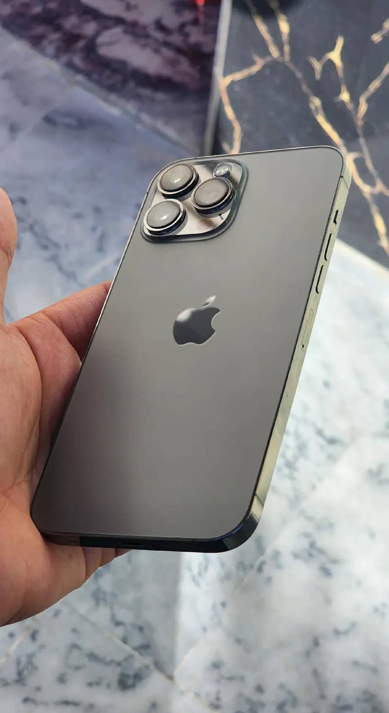 Apple iPhone 13 Pro Max 0