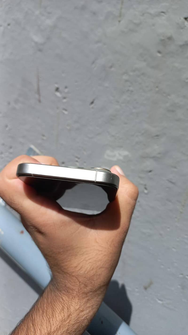 Apple iPhone 15 Pro 1
