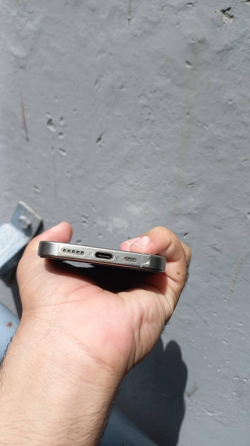Apple iPhone 15 Pro 2
