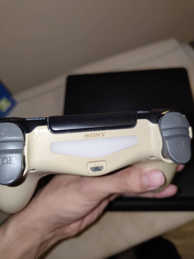 ps4 Slim 4