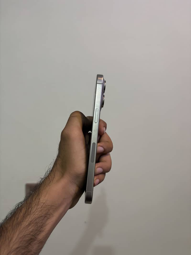 Apple iPhone 15 Pro Max 2