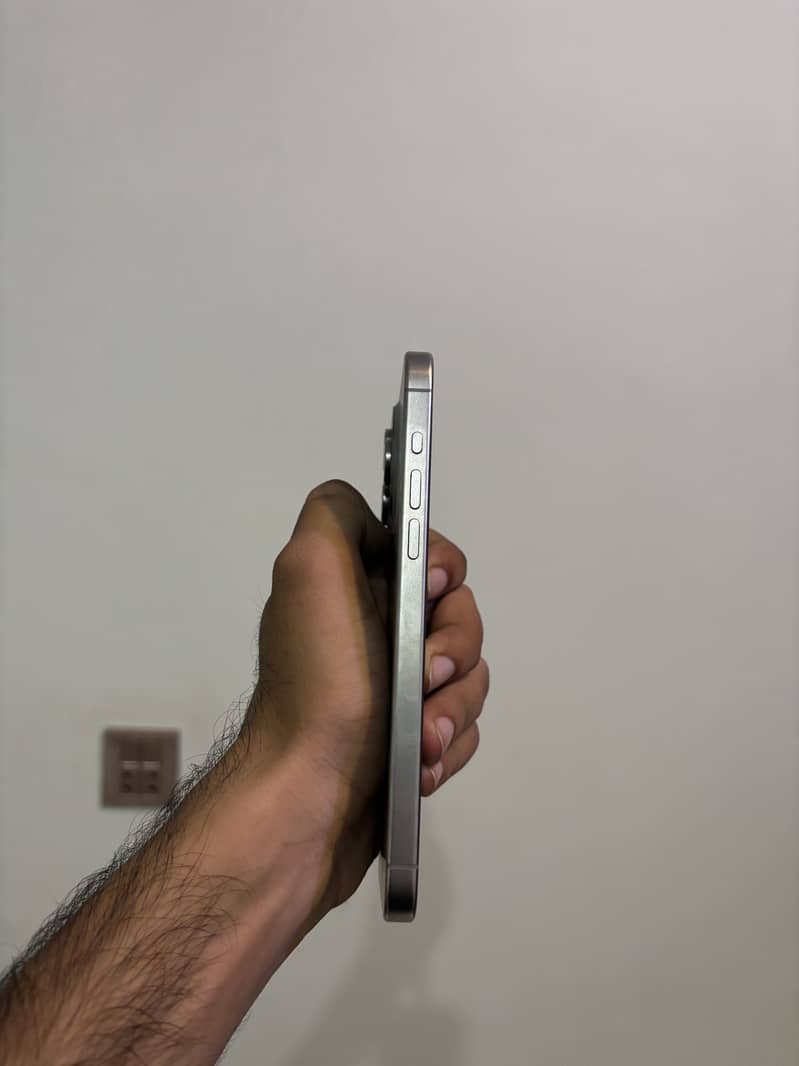 Apple iPhone 15 Pro Max 3