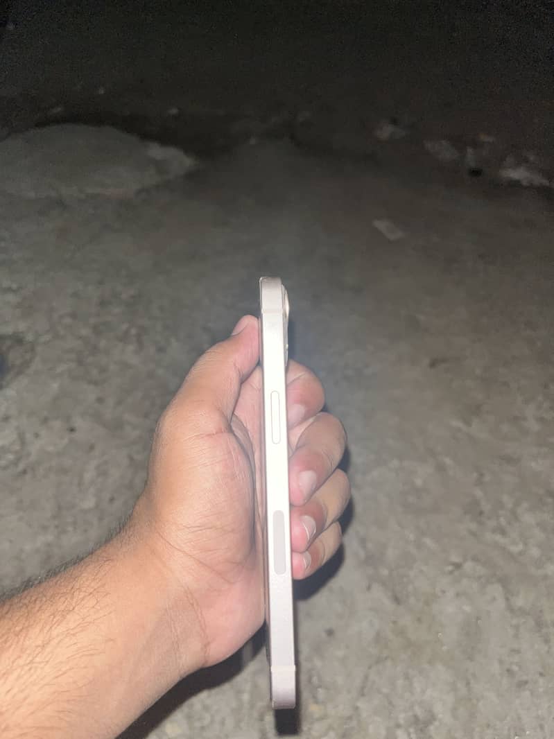 Apple iPhone 13 1