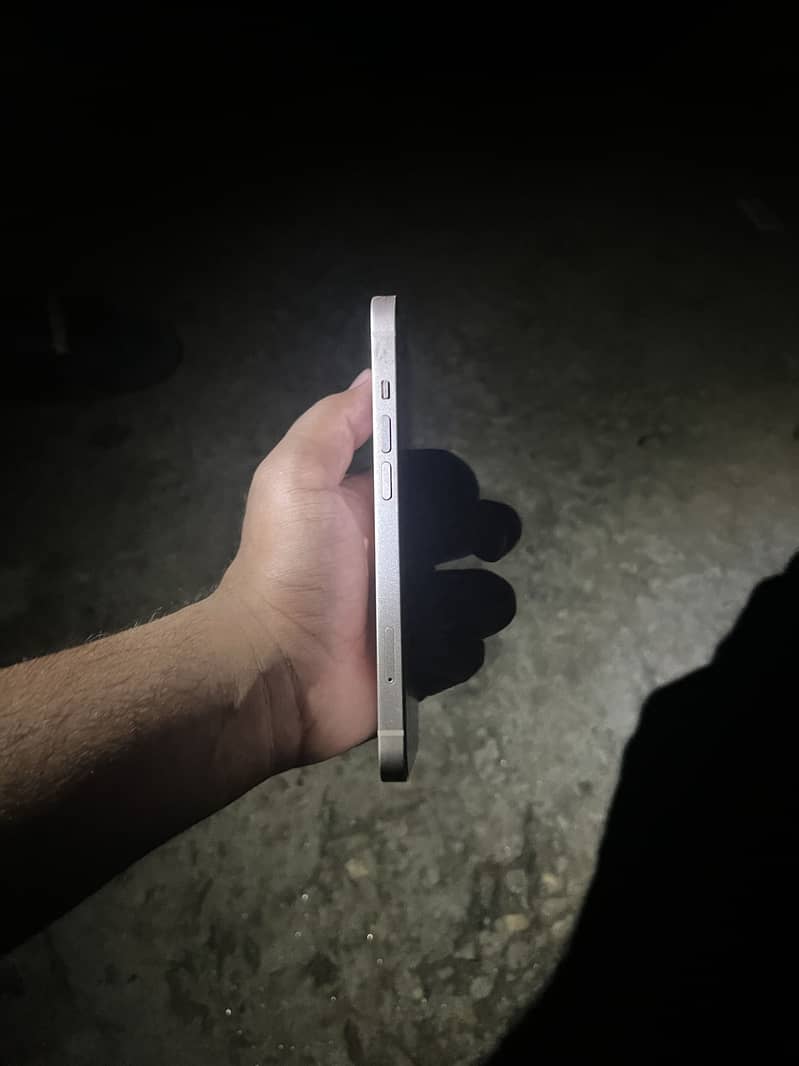 Apple iPhone 13 2