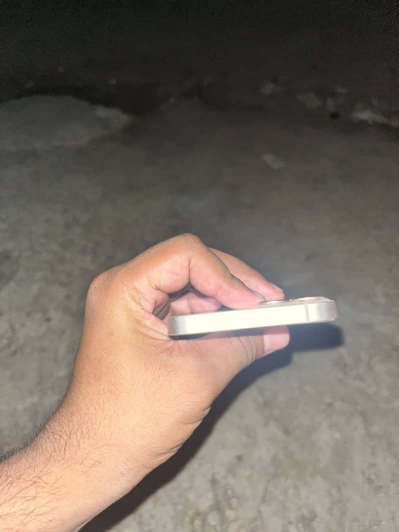 Apple iPhone 13 4