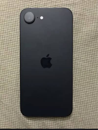 Apple iPhone 16e jv