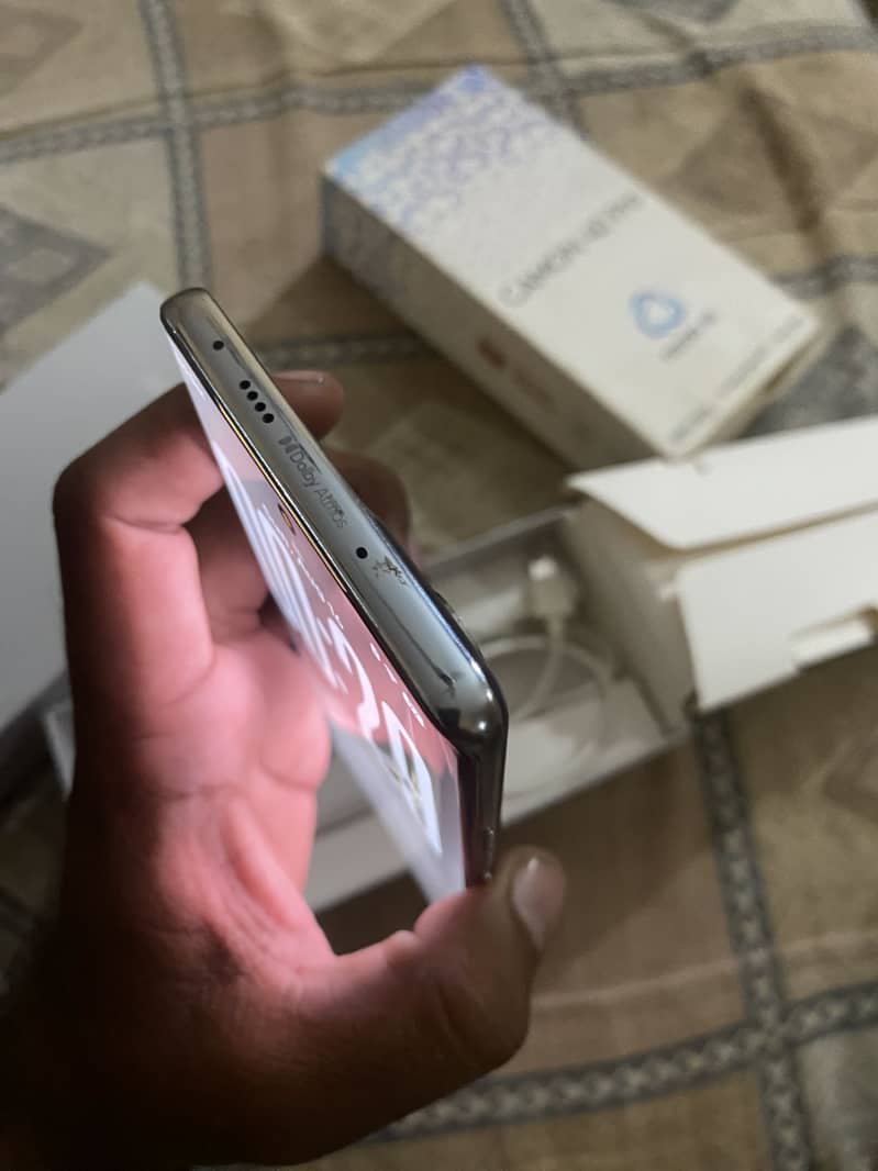 Tecno CAMON 40 Pro 1