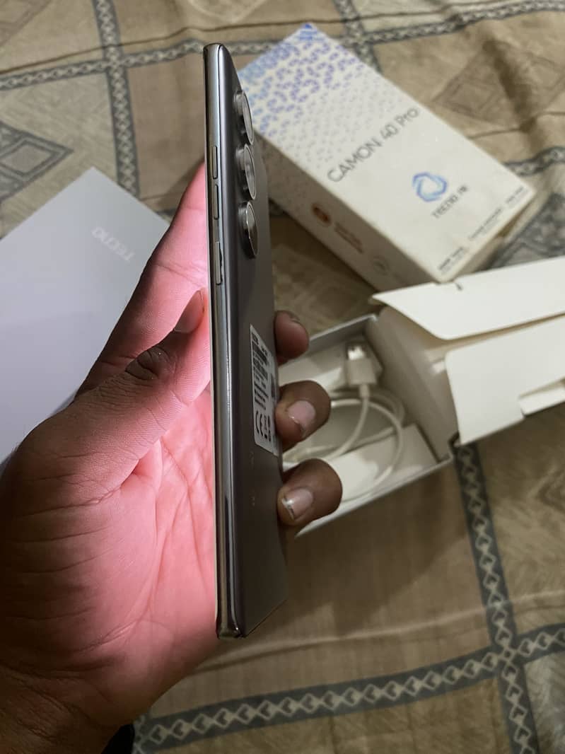 Tecno CAMON 40 Pro 4