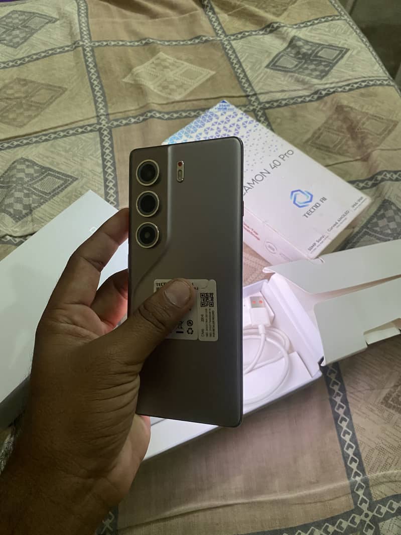 Tecno CAMON 40 Pro 7
