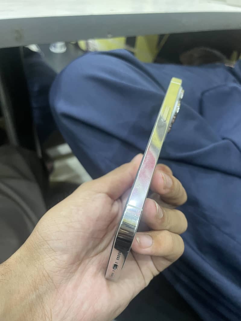 Apple iPhone 14 Pro 4