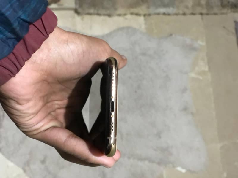 Apple iPhone 11 Pro 4