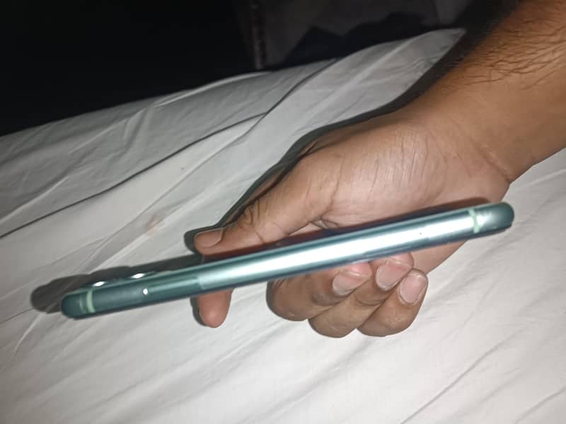 iPhone 11 3