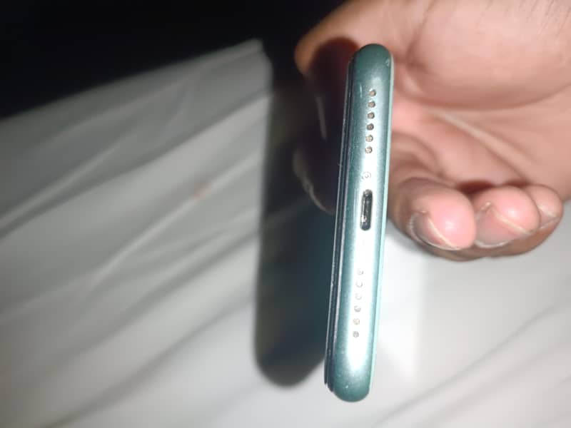 iPhone 11 5