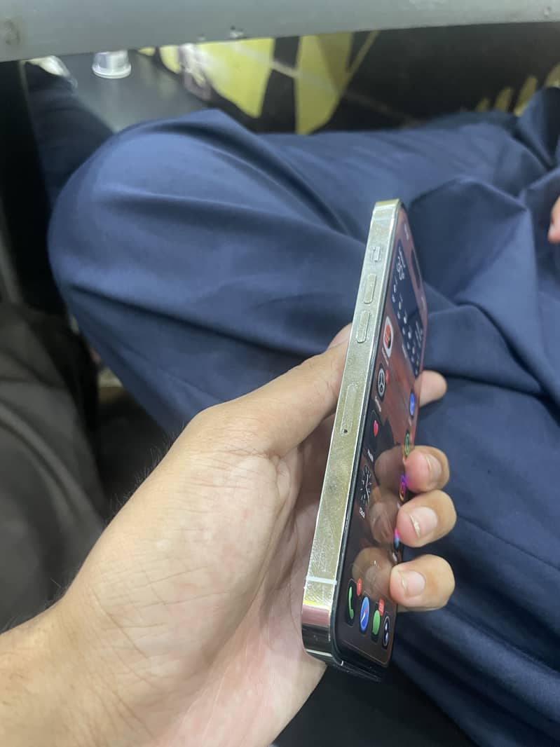 Apple iPhone 14 Pro 4