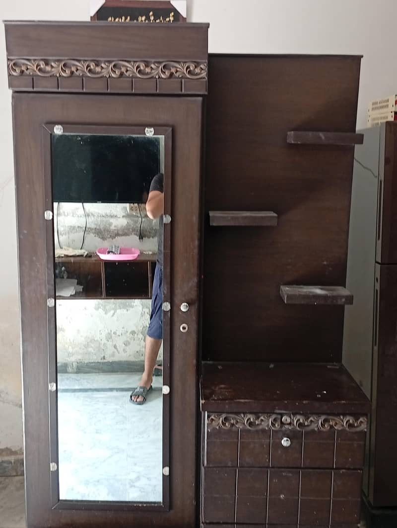 خوبصورت لکڑی کا ڈریسنگ ٹیبل / میرر — اچھی حالت میں 2