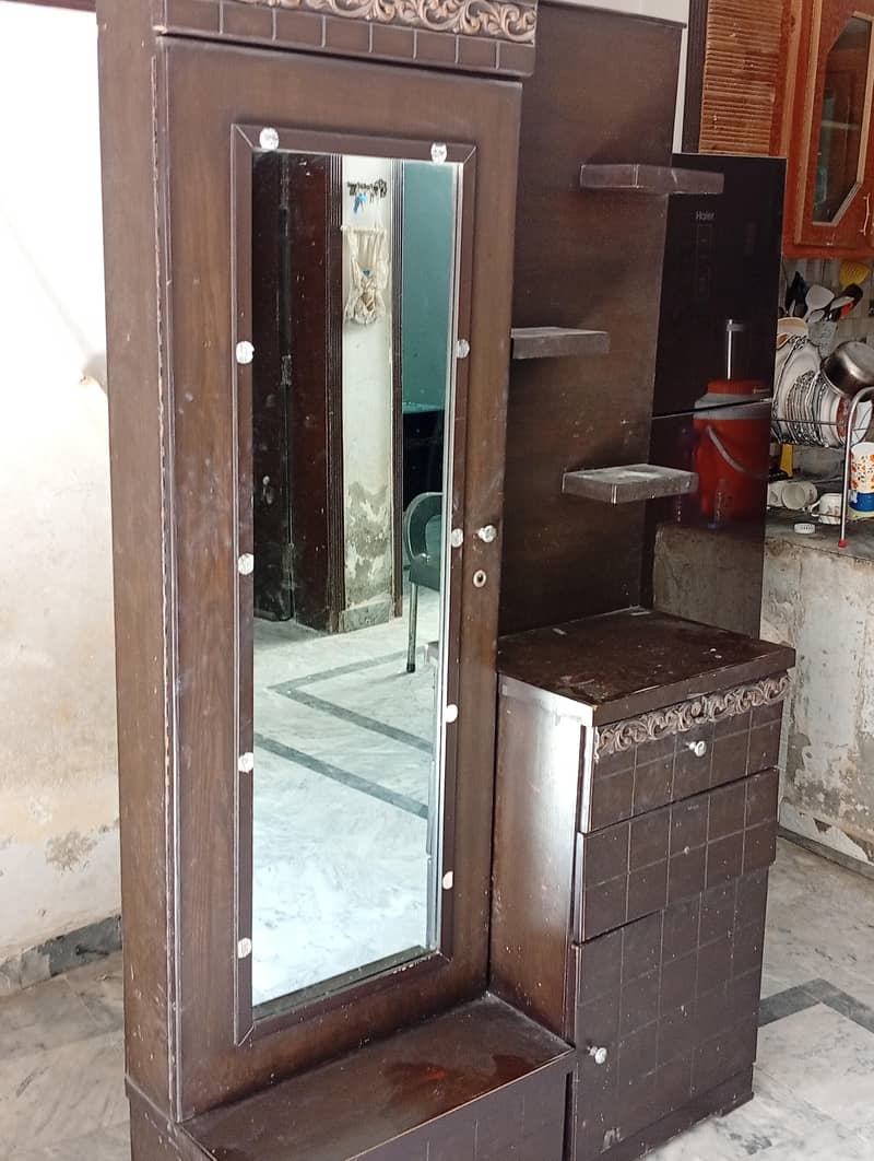 خوبصورت لکڑی کا ڈریسنگ ٹیبل / میرر — اچھی حالت میں 3