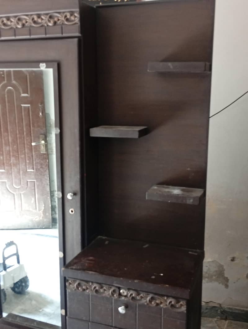 خوبصورت لکڑی کا ڈریسنگ ٹیبل / میرر — اچھی حالت میں 4