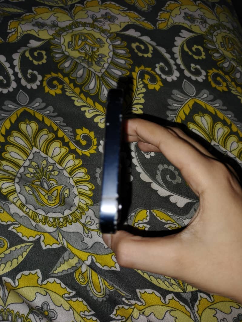 Apple iPhone 12 1