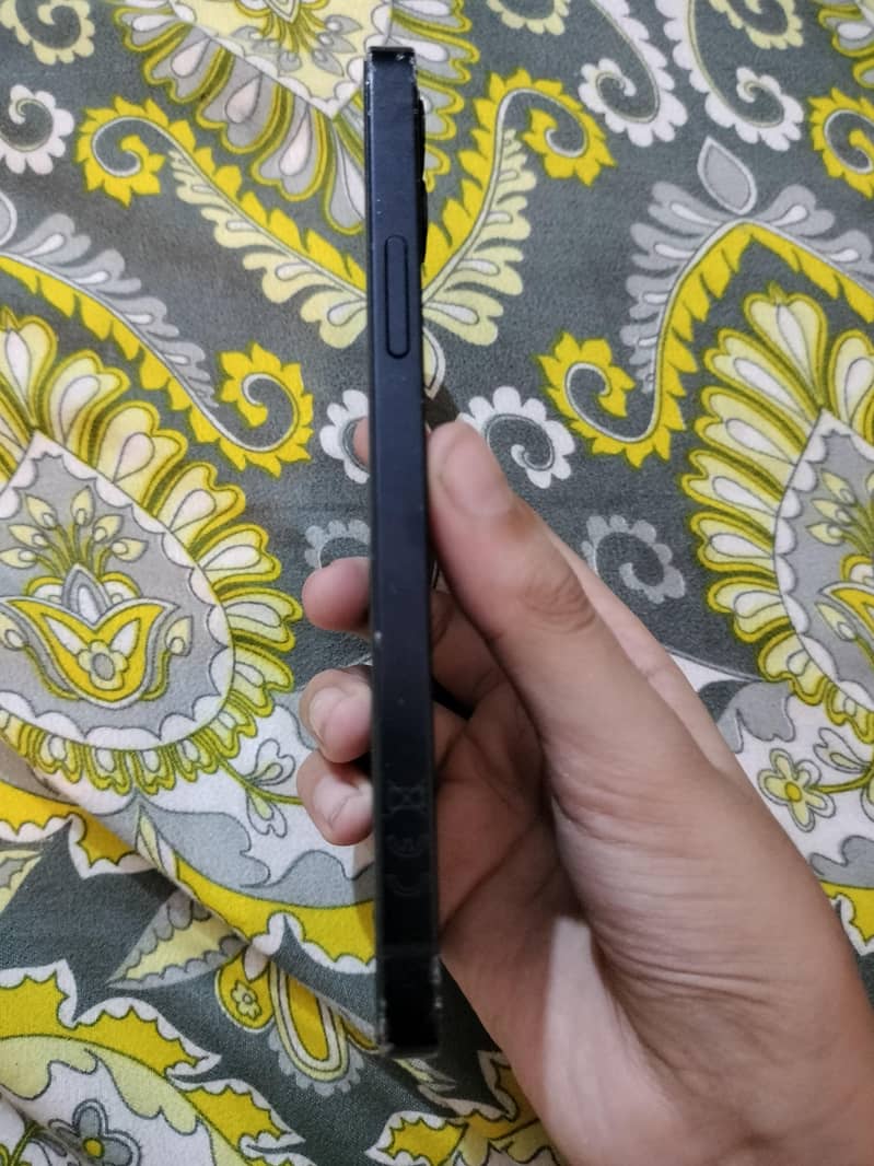 Apple iPhone 12 2