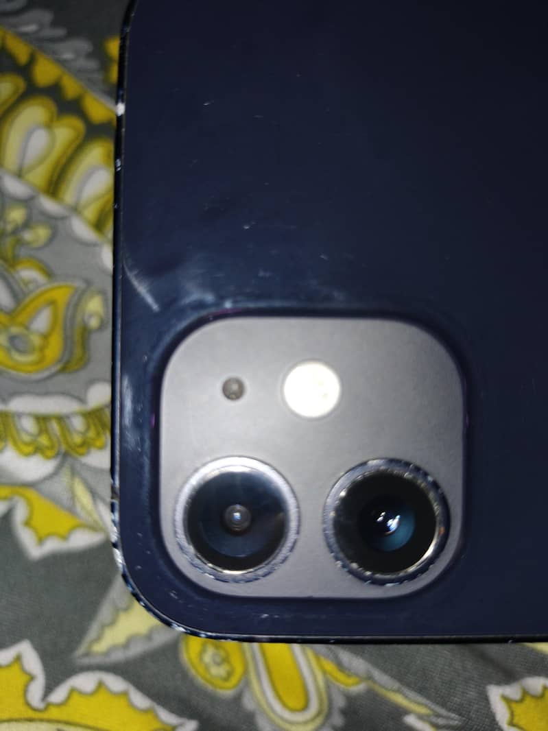 Apple iPhone 12 4