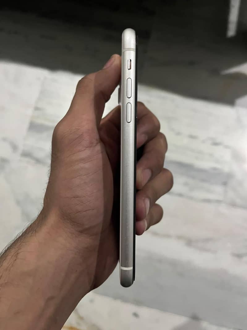 Apple iPhone 11 2