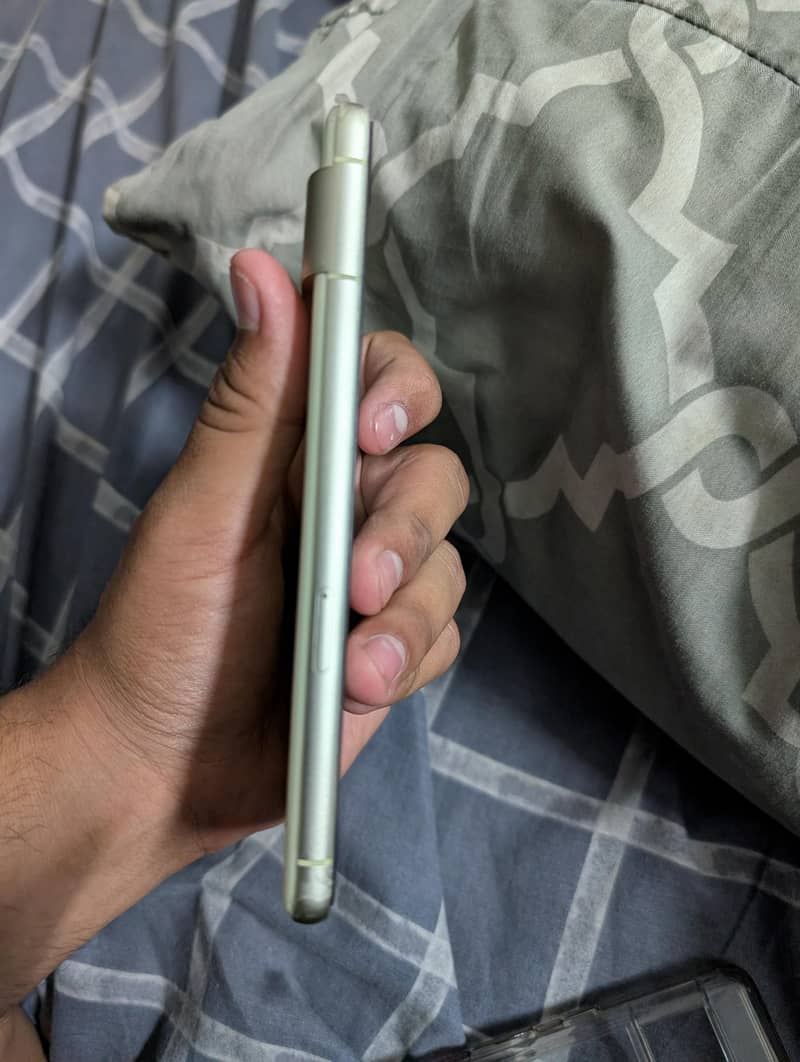 Google Pixel 7 4