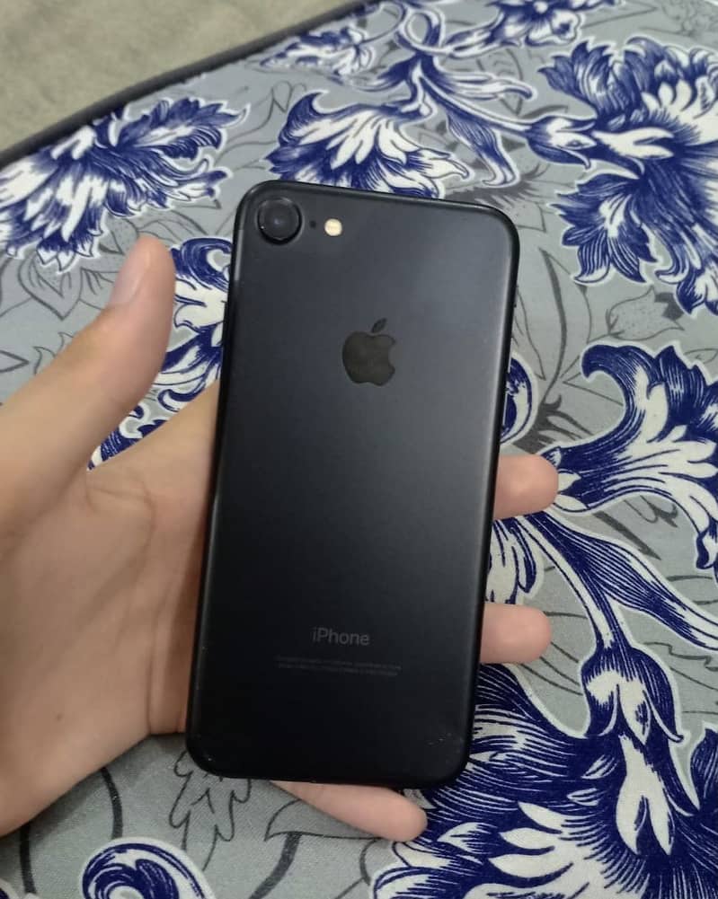 Apple iPhone 7 0