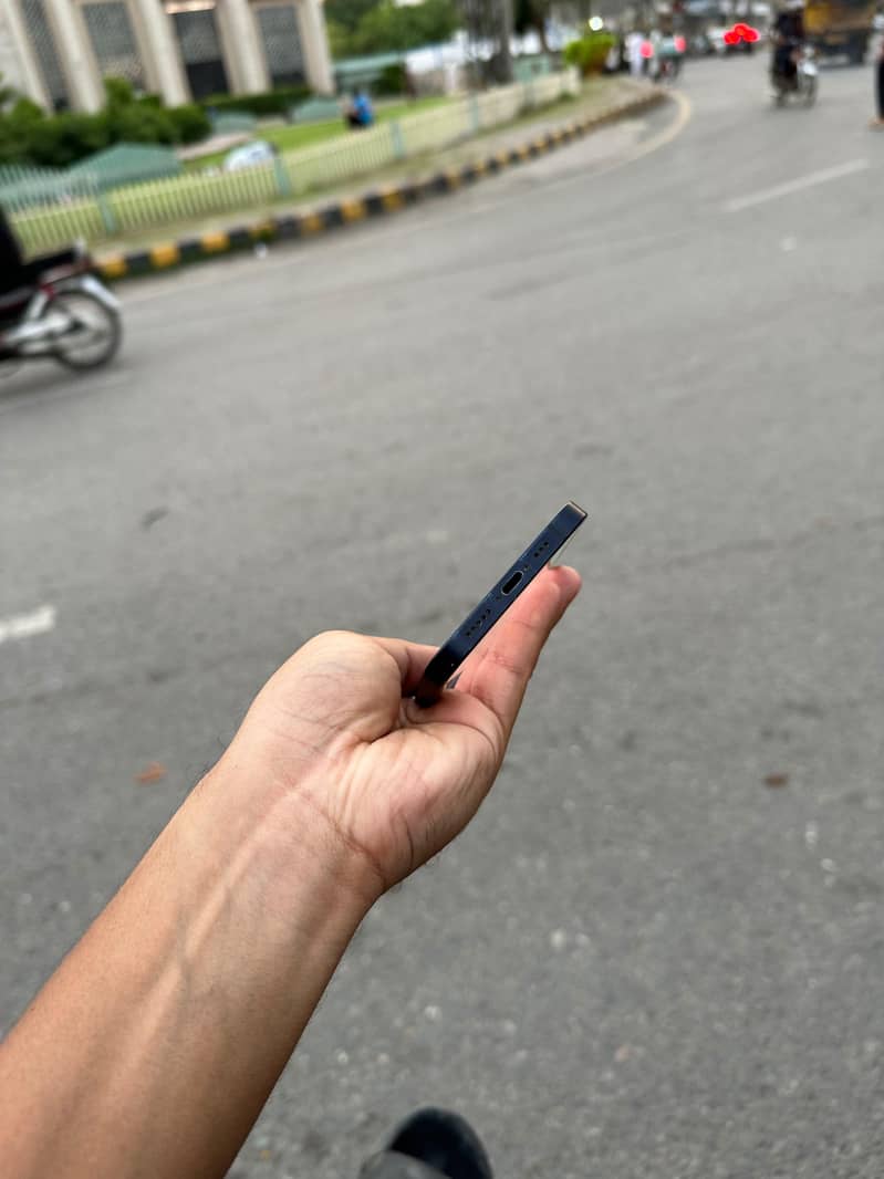 Apple iPhone 12 1